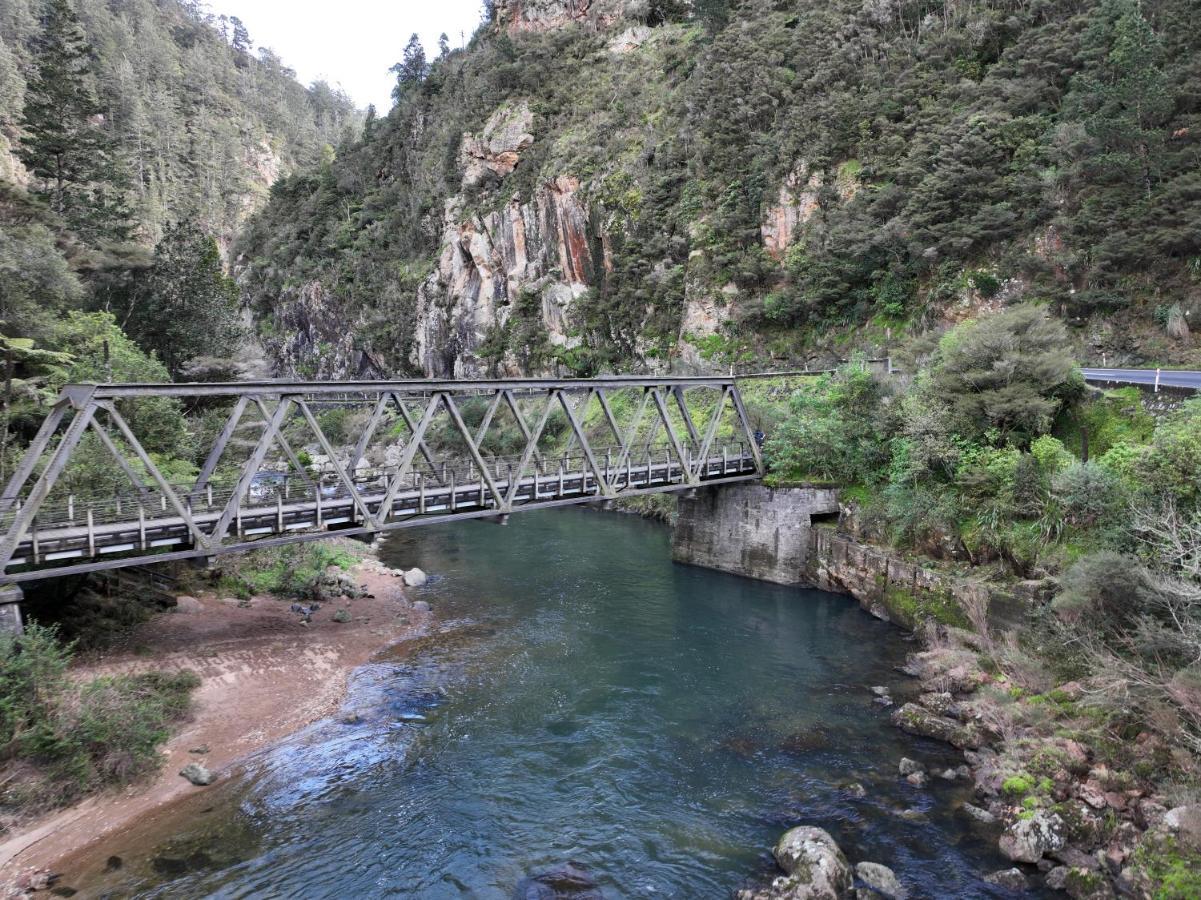 Riverside Accommodation Karangahake Екстериор снимка
